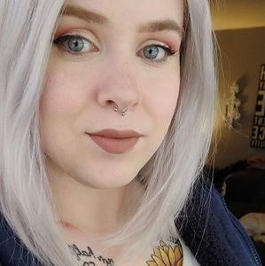 Meet your Posher, Courtney